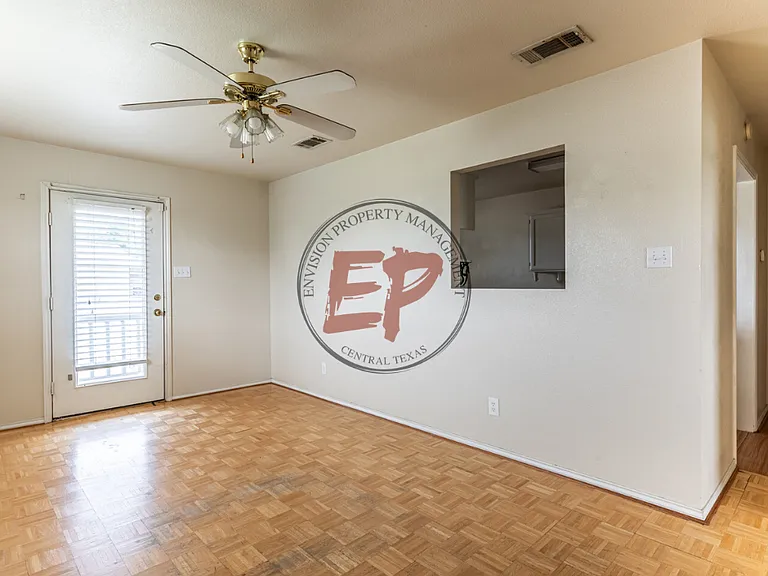 520 E Live Oak St #B — Photo 7