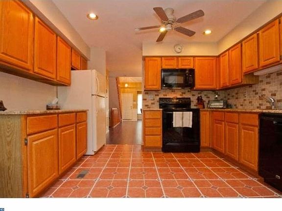 3rd image of 28 May Apple Dr