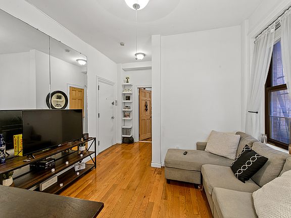 4th image of 1219 1st Ave #4C