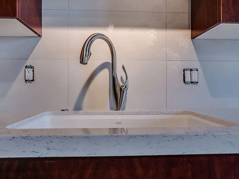114 W Adams St #610 — Photo 7