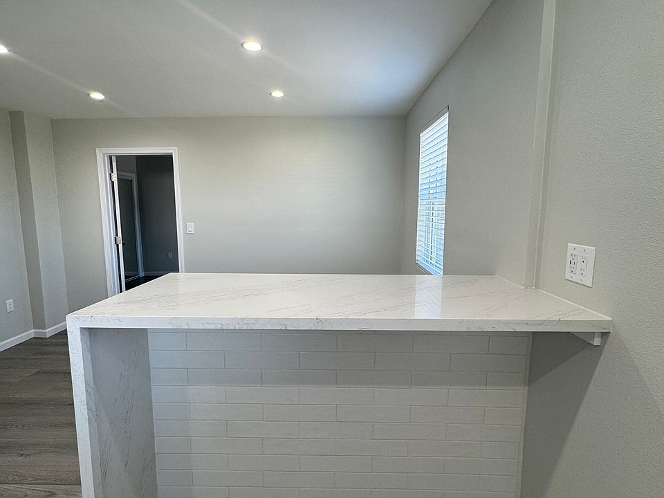 1st image of 11645 Pope Ave #2