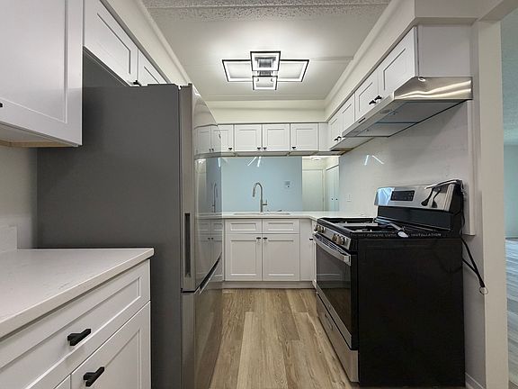 5th image of 7531 175th St APT 422