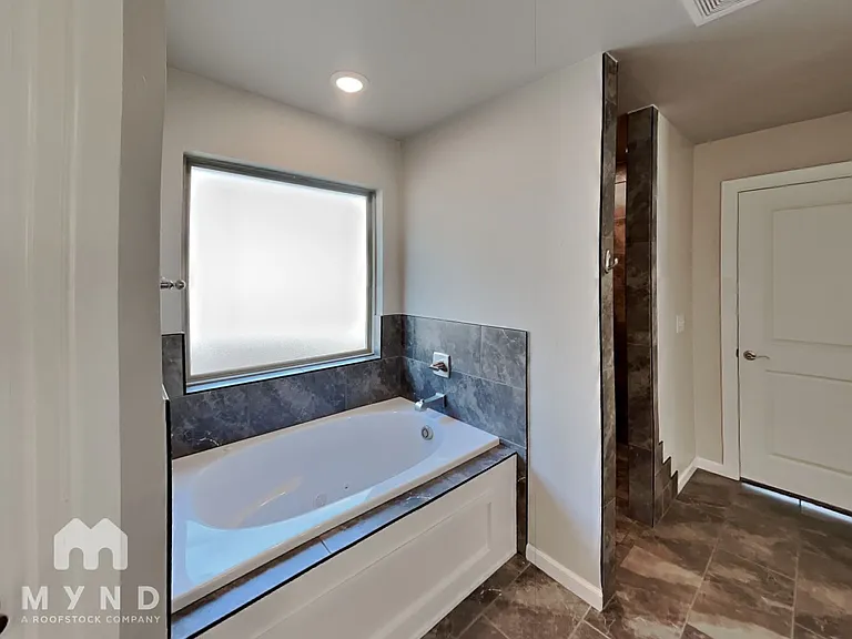 5400 Riverrun Ct — Photo 12