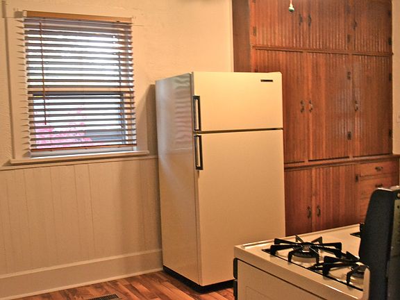 5th image of 308 Dacy St