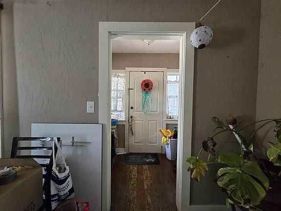 2nd image of 290 Cherry Ln