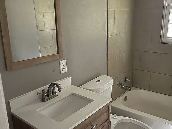 3rd image of 1428 Parkhurst Dr