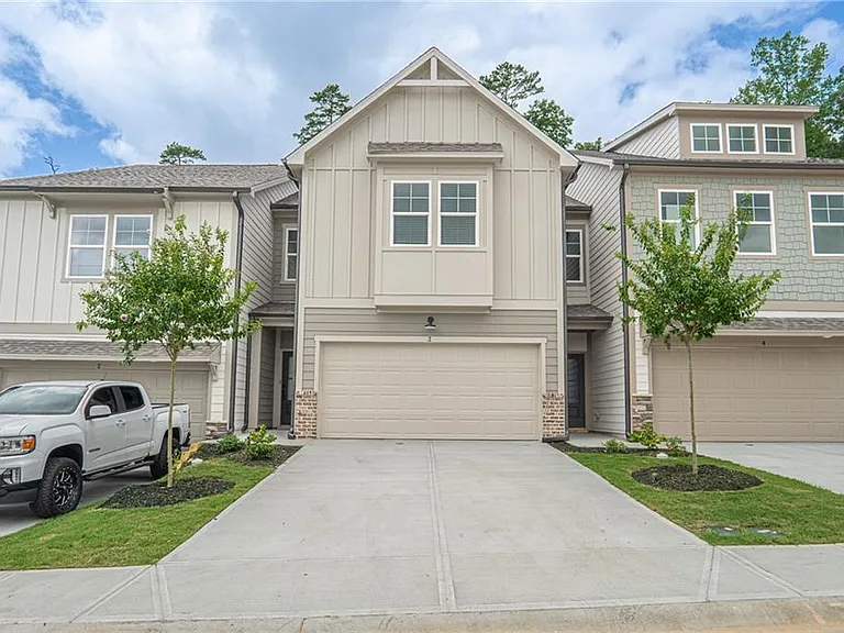 411 Summit View Ln — Photo 1