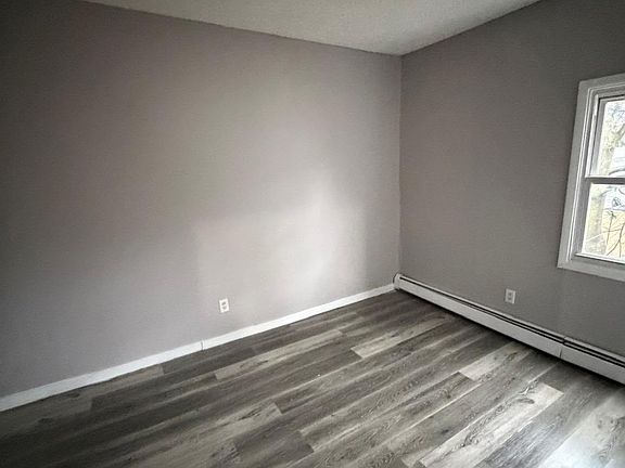 4th image of 539 Jefferson Ave APT 3