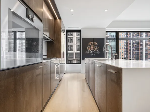 301 East 50th Street image 6 of 16