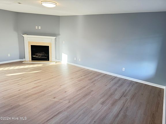 3rd image of 3320 Grove Point Dr