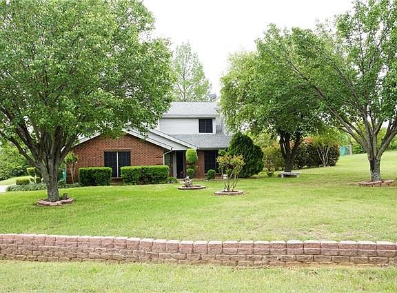 2nd image of 429 Emerald Ct
