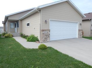 4884 50th Ave S, Fargo, ND 58104