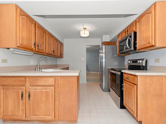 5th image of 7920 Lakeview Ct #2B