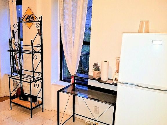 4th image of 400 E 78th St #23