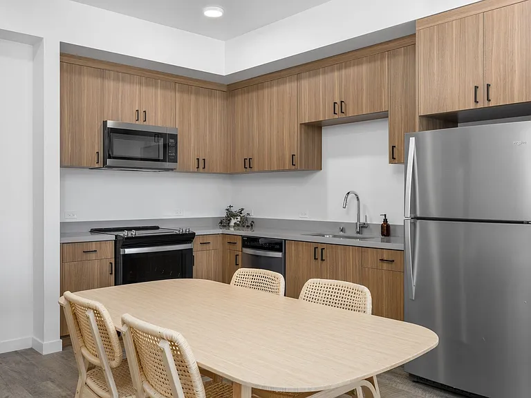 918 at Eastchester — Photo 12