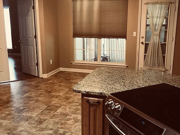 4th image of 130 Knollwood Dr