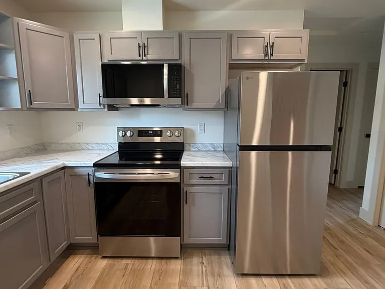 218 W Nevada St — Photo 5