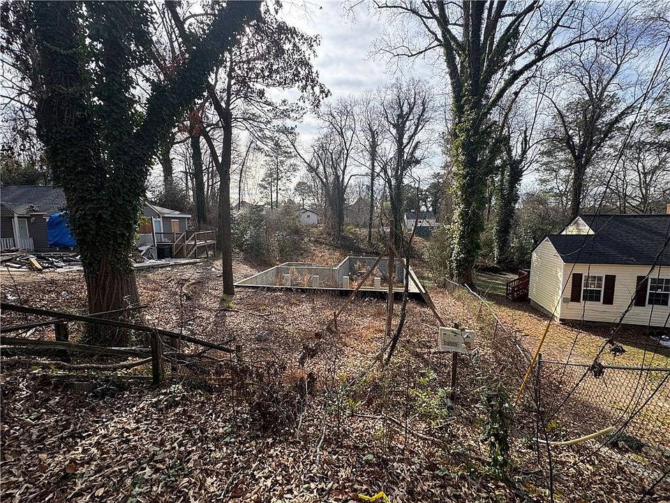 2nd image of 2034 Arlington Cir NW #175