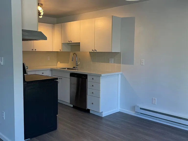 Ekilai Apartments - Spacious 1 Bed, 2 Bed Units & 3 Bed Units, w/ Private Balcony ~ Designer fini... — Photo 5