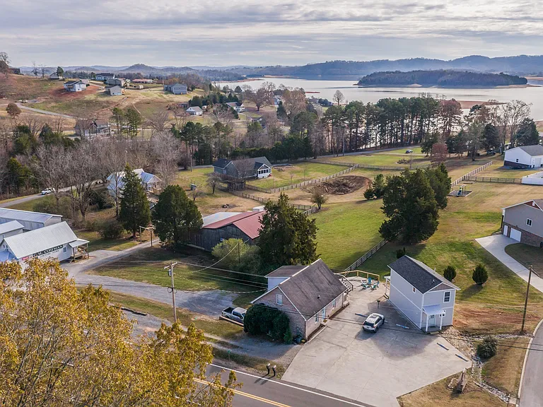 1961 Lakeshore Dr — Photo 18