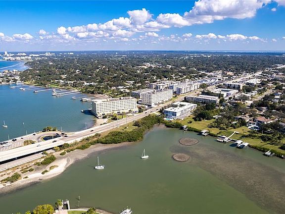 4th image of 50 HARBOR VIEW LANE #11