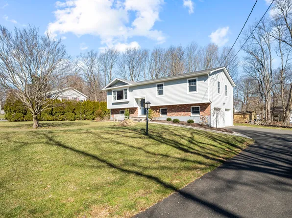 1 Robinhood Road, Danbury, CT 06811