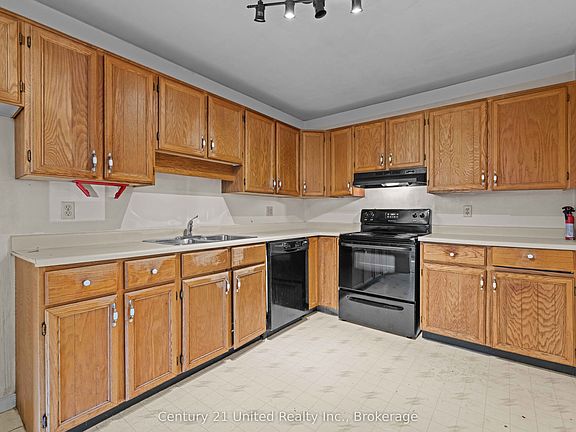 4th image of 36 Champlain Cres #10