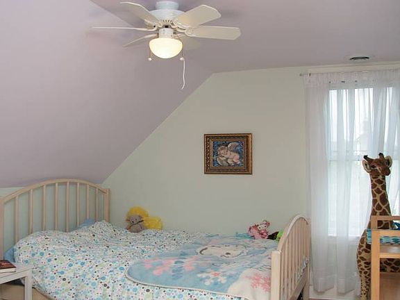 3rd image of 3342 N Bell Ave
