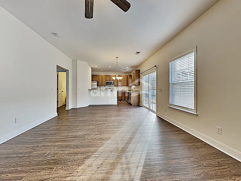 309 Old Stone Ct — Photo 5