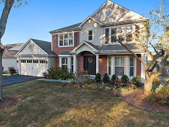 2nd image of 810 Royal Glen Dr