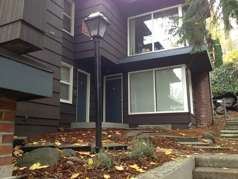 5223 22nd Ave NE #E — Photo 1