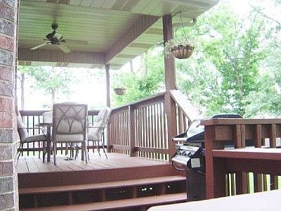Covered deck w/fan