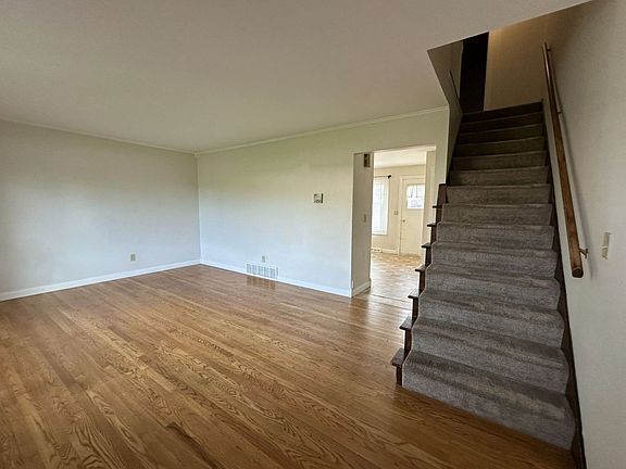 3rd image of W164N11511 Squire Ct