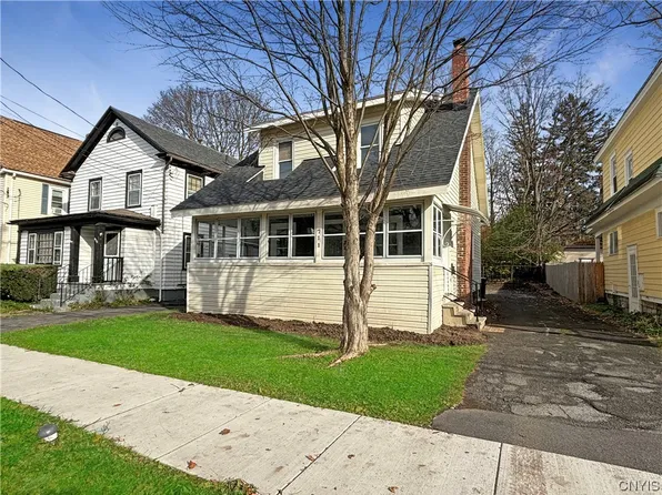 711 Seeley Rd, Syracuse, NY 13224