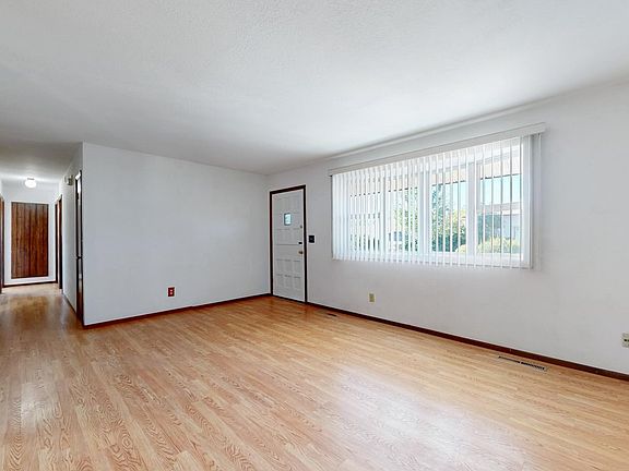 5th image of 305 W 51st St
