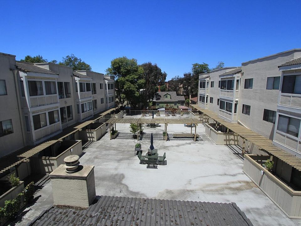 1st image of 240 N Bayshore Blvd APT 109