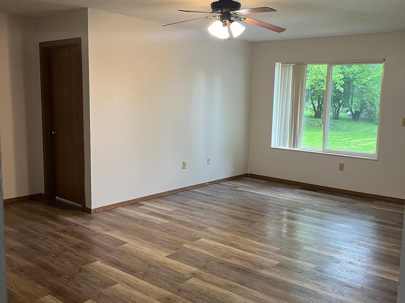 3 bed, 1200 sqft, $1,400 — Photo 1
