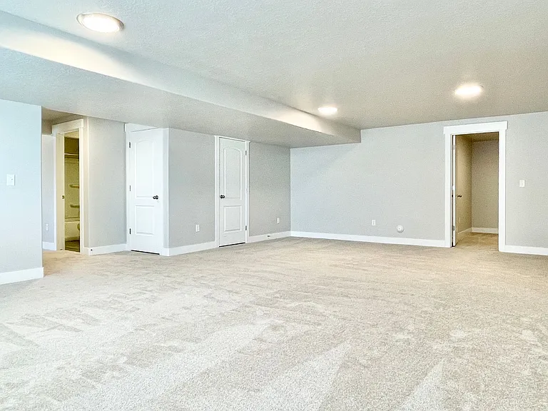 446 N Hillview Dr — Photo 41