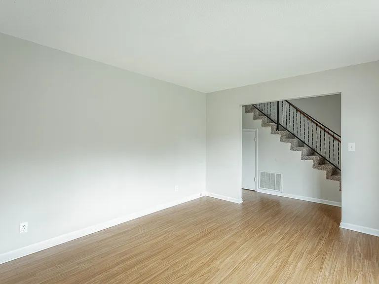 506 Ely Road — Photo 4