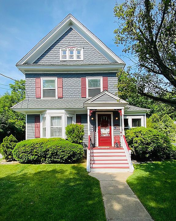 1st image of 31 Irving Pl