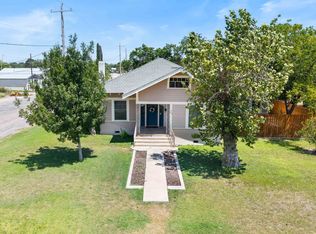 300 E 11th St, Del Rio, TX 78840