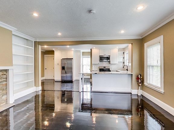 3rd image of 625 Willard St #1