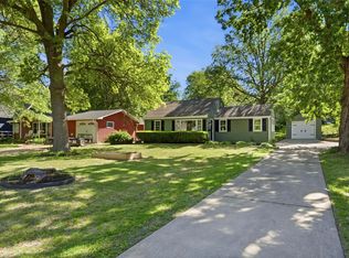 1216 Marion Ave, Pella, IA 50219