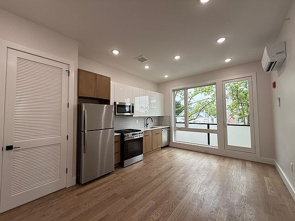 5th image of 40 Lembeck Ave #301J