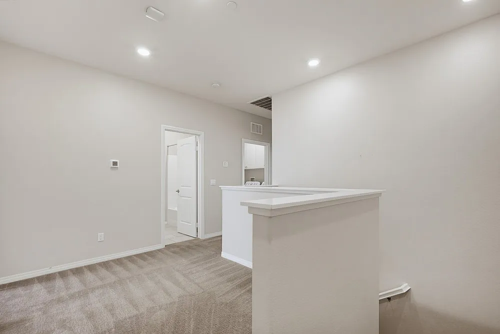 3 bed, 2.5 bath, 1468 sqft, $3,400 — Photo 2