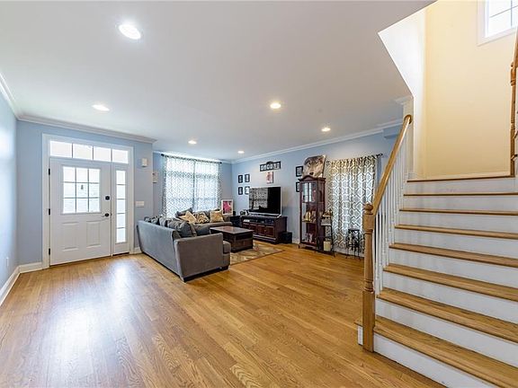 5th image of 59 S Arlington St