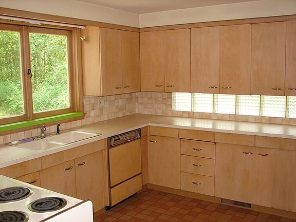 Kitchen with loads of storage