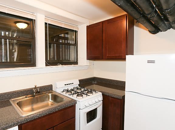 3rd image of 4415 N Wolcott Ave #G