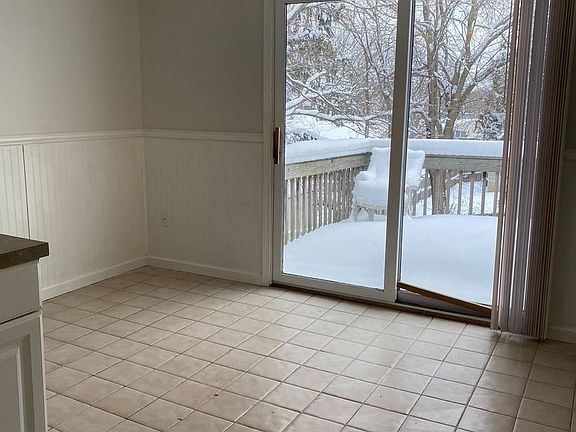 3rd image of 3660 Newcastle Dr SE