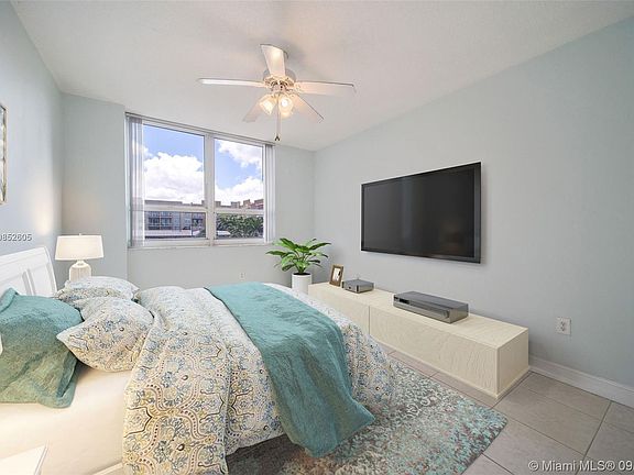 2nd image of 2000 N Bayshore Dr APT 513